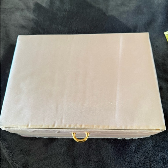 Hello Kitty Quilted Pink Jewelry Box with Embroidered Design - Picture 5 of 6